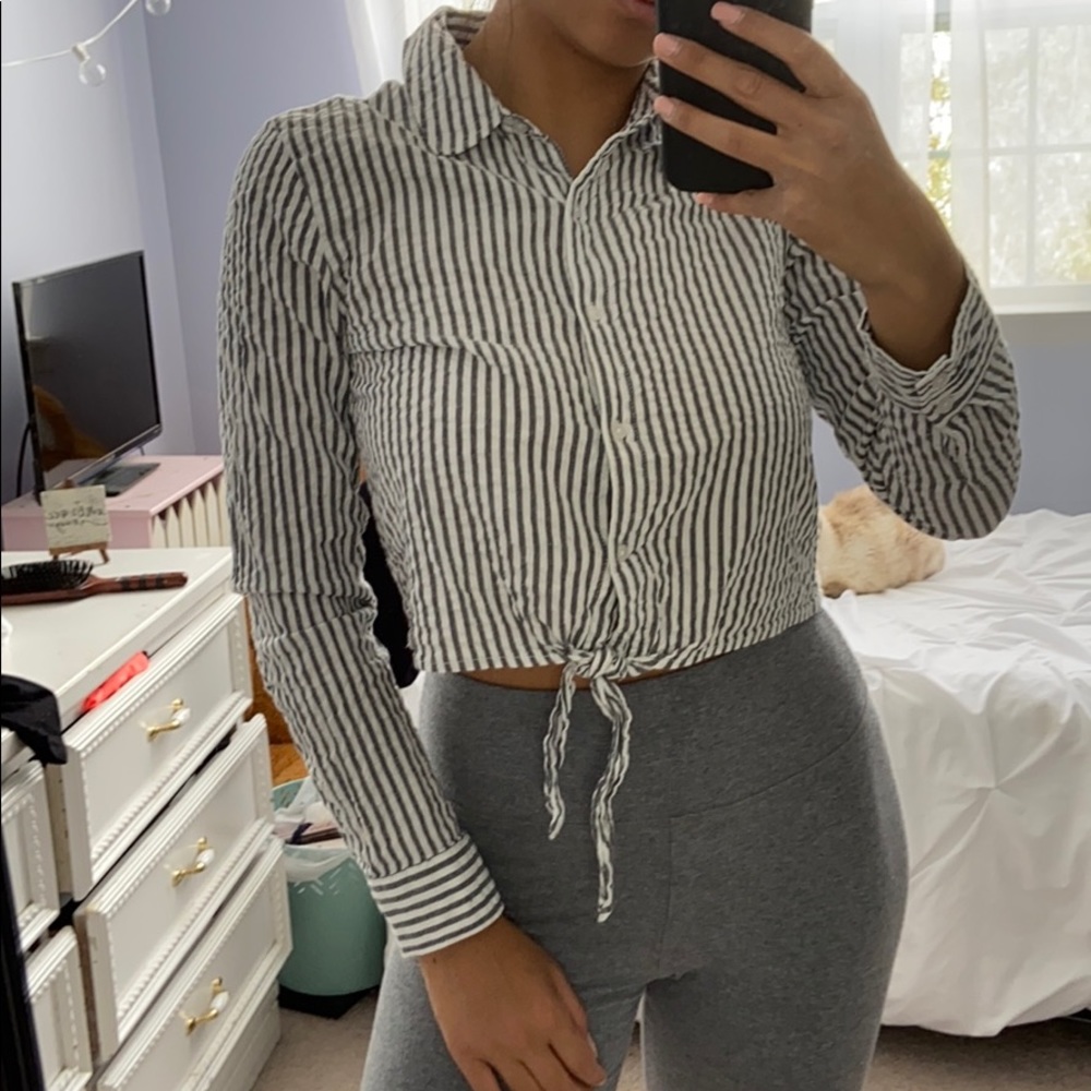 Cropped button down top